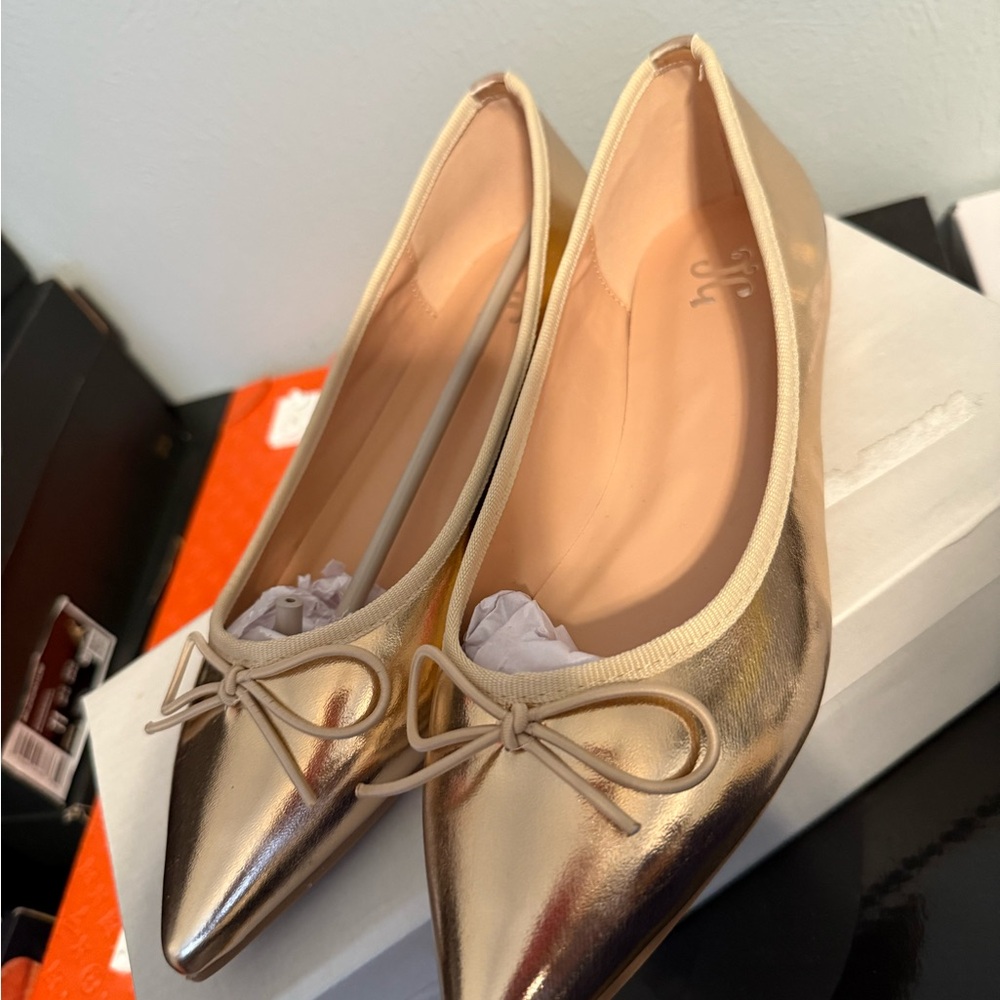 Elegant Rose Gold Flats with Pointed Toe and Bow